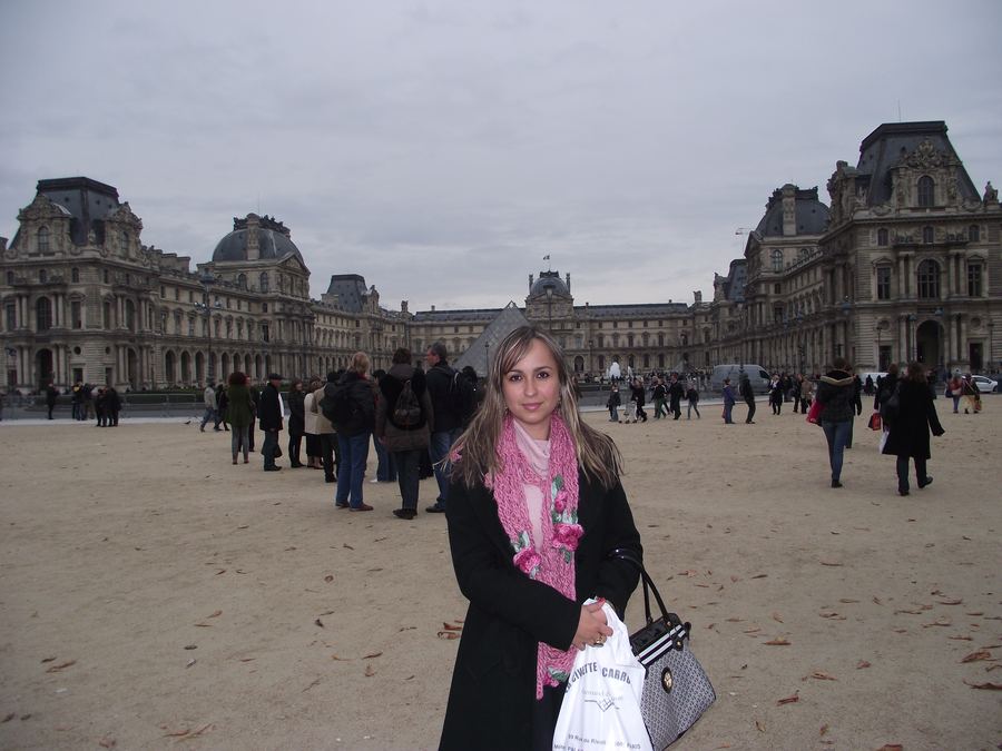 Wanessa Prado no Museu do Louvre, Paris, 2010