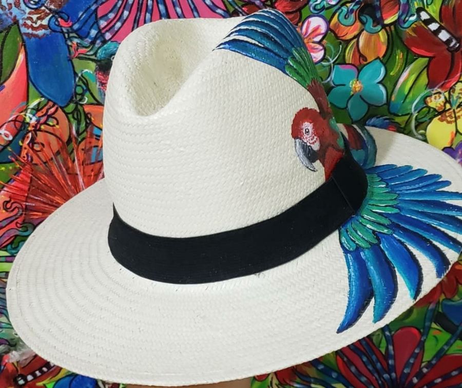 Clássico Branco Arara Vermelha Grande