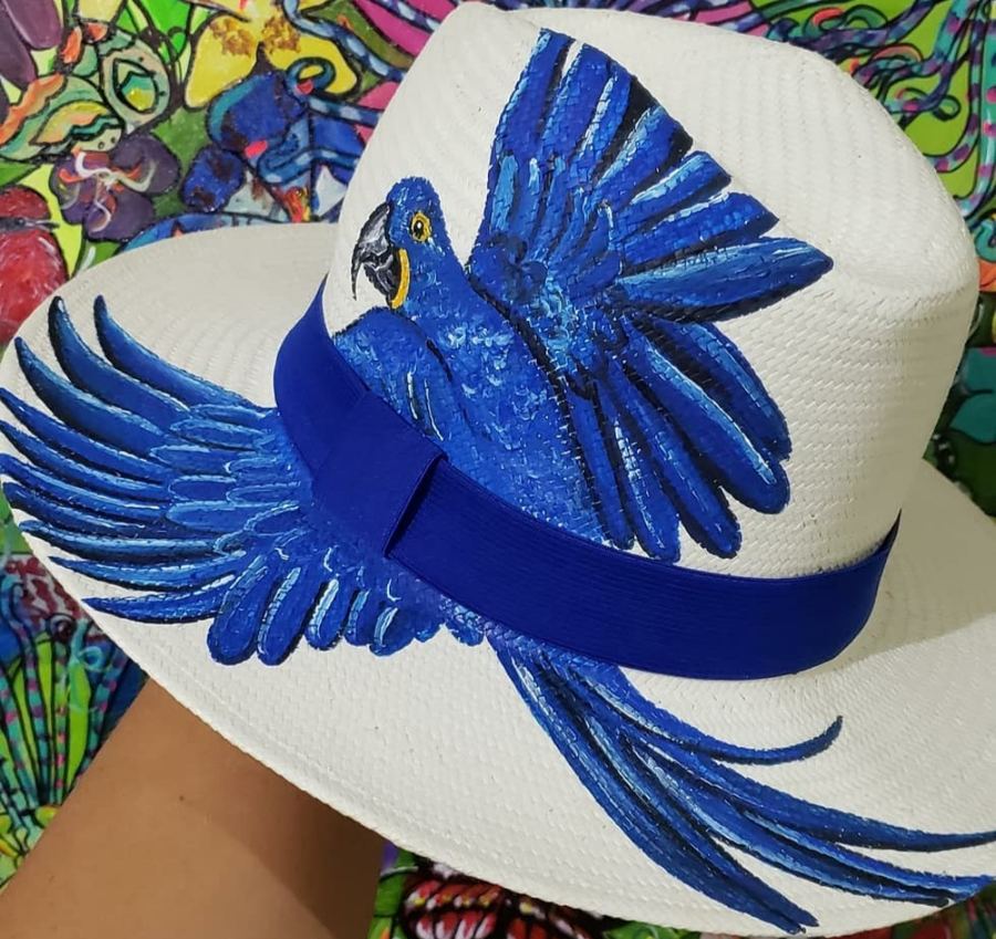 Nacional Clássico Branco, Aba Média, Arara Azul