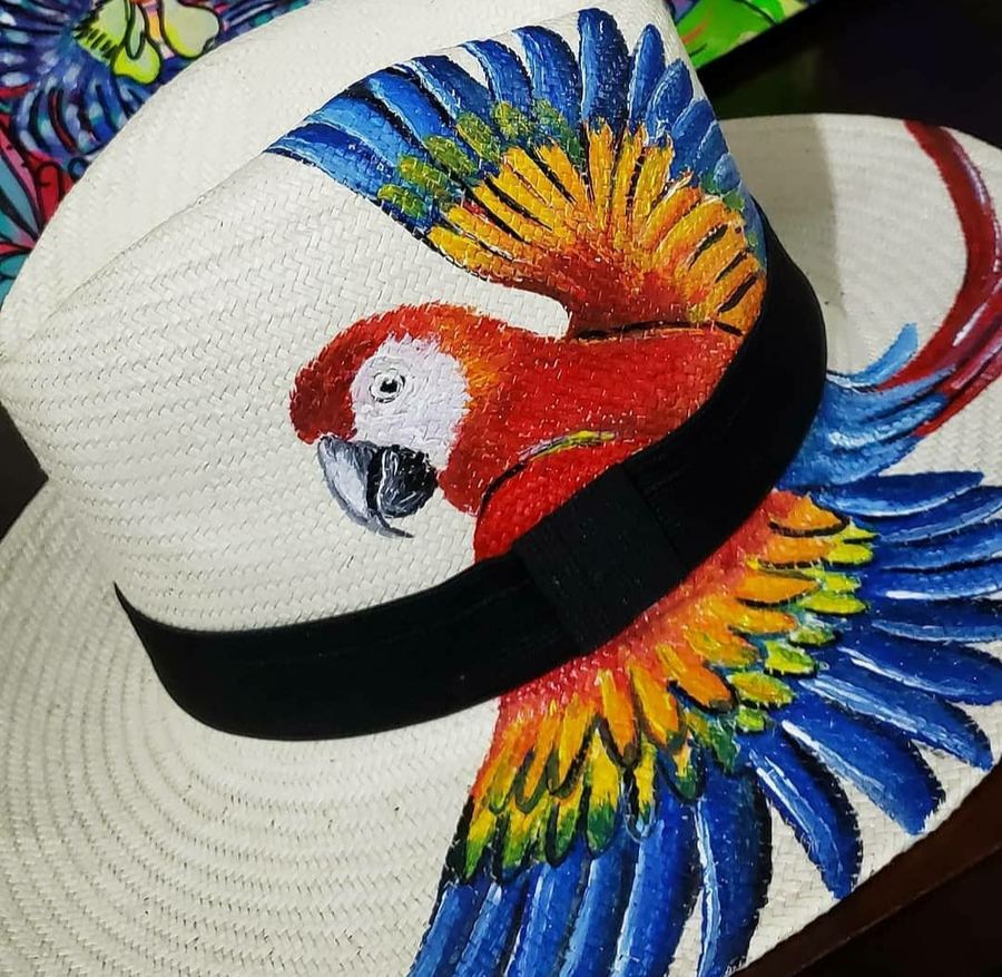 Clássico Branco Arara Vermelha Pequena