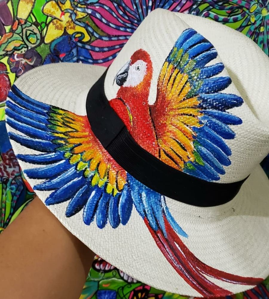 Clássico Branco Arara Vermelha Pequena