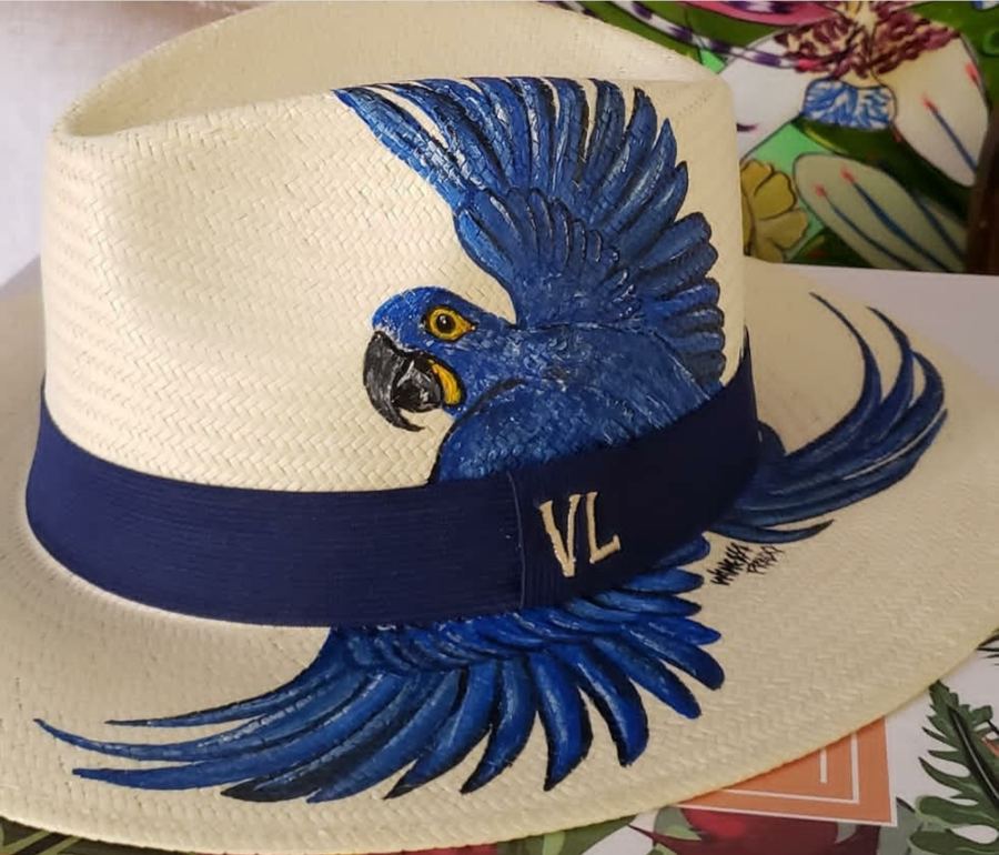 Nacional Clássico Branco, Aba Média, Arara Azul